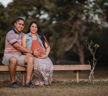 Man and woman sitting beside each other 1467382 360x320